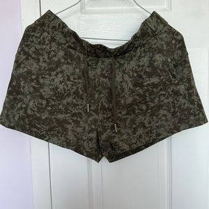 Lululemon on the fly shorts - excellent condition